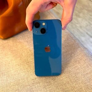 Im selling an iphone 13 mini.